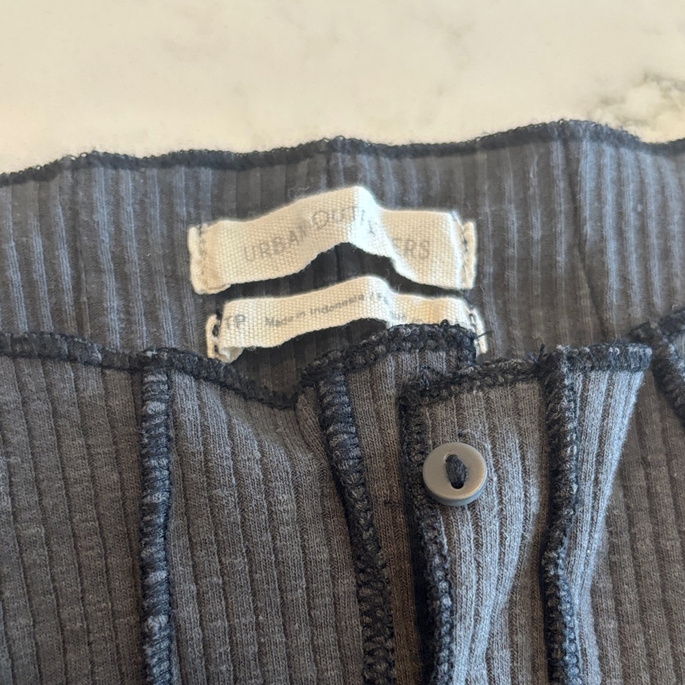 Urban Outfitters Gray Ribbed Top - Picture 4 of 7